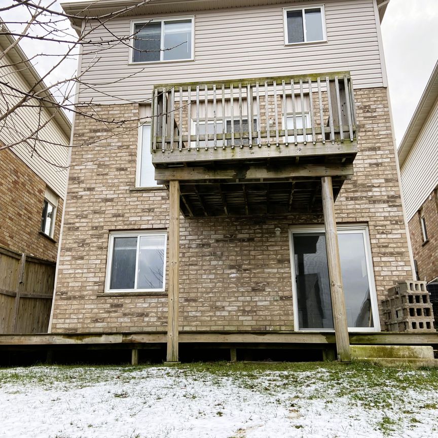 For Lease - 490 Activa Avenue Unit# UPPER, Kitchener, Ontario - Photo 1