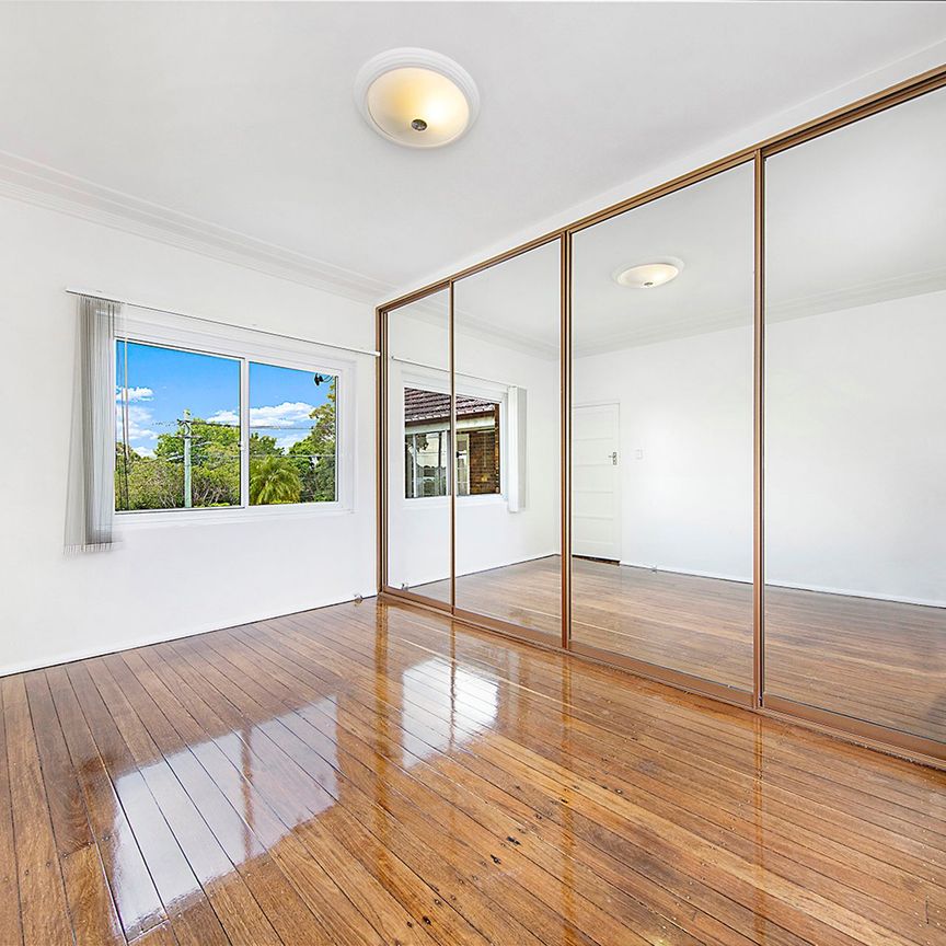 Beautiful Family Home ** Available Now ** - Photo 1