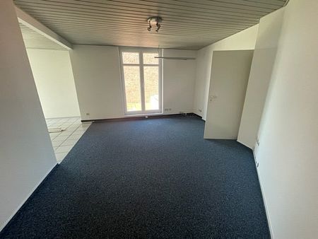 Gut geschnittene Büro-/Praxisfläche im 1.OG eines gepflegten Wohn-/Geschäftshauses mit 3 Parkplätzen - Foto 4