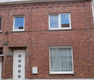 Gerenoveerde rijwoning met tuin gelegen in centrum Wakken. - Photo 1