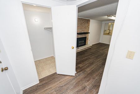 For Lease - 122 Centre Street, Brampton, Ontario - Photo 3