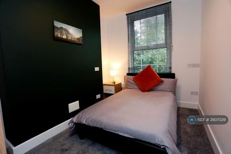 1 bedroom in a house share to rent - Photo 2