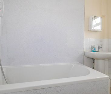 3 bedroom semi-detached house to rent - Photo 6