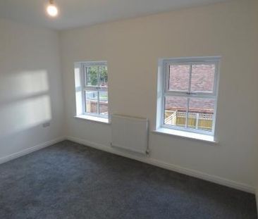 2 bedroom semi-detached house to rent - Photo 4