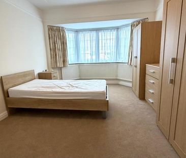 4 bedroom semi-detached house to rent - Photo 3