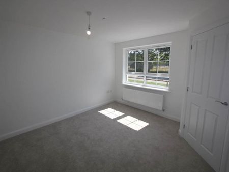 3 bedroom semi-detached house to rent - Photo 4