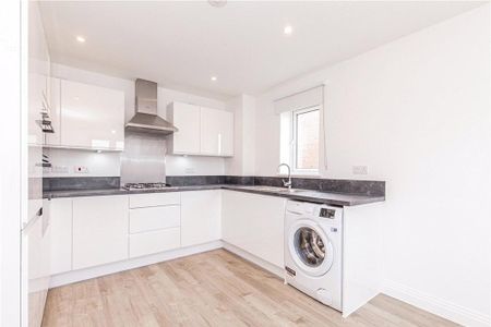3 bedroom semi-detached house to rent - Photo 4