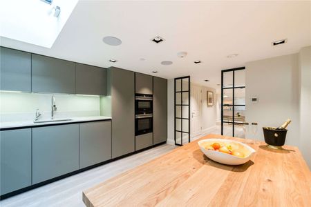 Completely modernised three bedroom townhouse moments from Marylebone - Photo 3