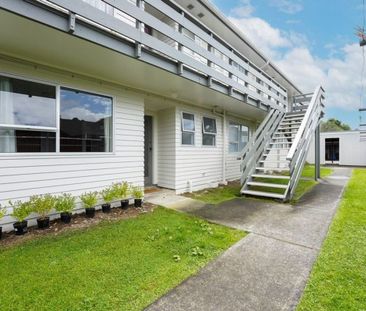 Central Lower Hutt Charmer - Photo 1