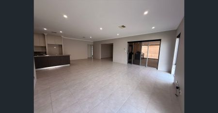 Spacious Coastal Family Living with Side Access - Just 800m to Melros Beach - Photo 2