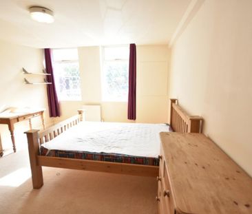 4 bedroom flat to rent - Photo 4