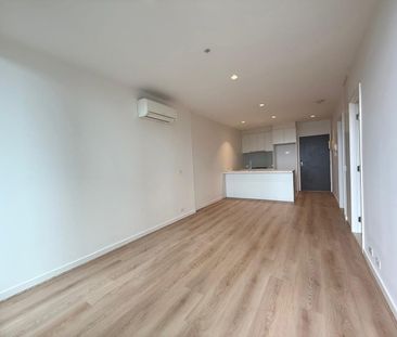 Stylish Southbank Living with City Views - Photo 5