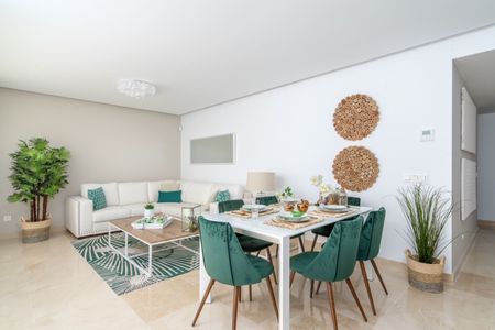 Middle Floor Apartment in Benahavís - Photo 2
