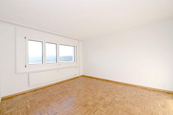 Sur les hauteurs de la Chaux-de-Fonds, ce 4.5 pièces vous attend ! - Foto 1