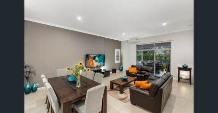 Ultra-Convenient Spacious Modern Apartment - Photo 4