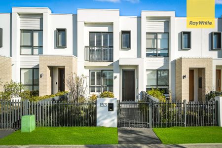 Convenient and Modern Twon House close to Amenities. - Photo 3