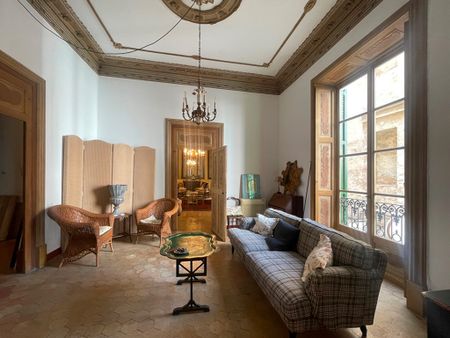 Apartamento muy representativo en planta noble 3 dormitorios, zona Plaza Mayor, Palma. - Photo 3