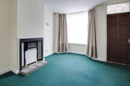 2 bedroom end of terrace house to rent - Photo 2