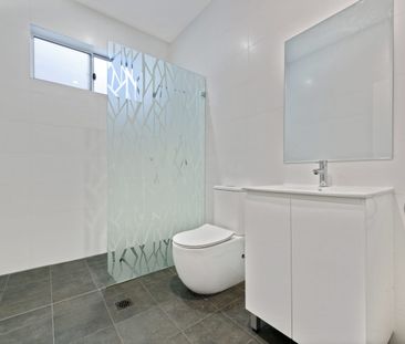 Light-Filled Two-Bedroom Oasis in Prime Marrickville Street! - Photo 3