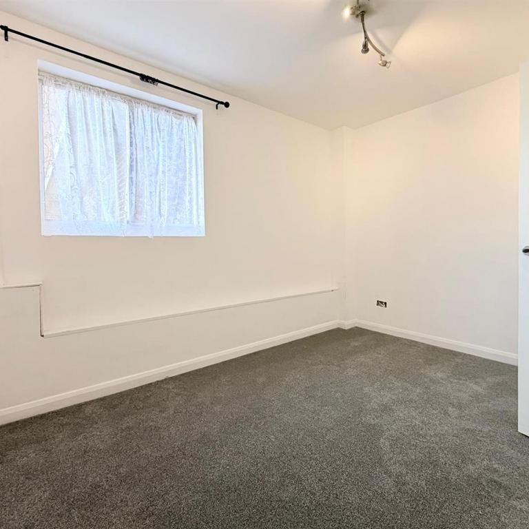 3 bedroom property to rent - Photo 1