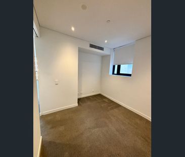 Luxury 2 bedroom + flexi apartment for lease now - Photo 4