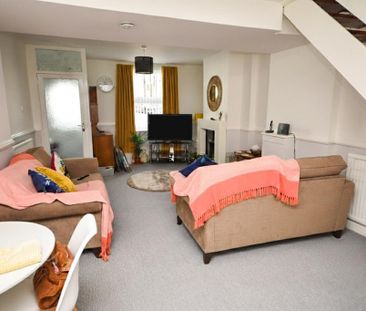 2 bedroom terraced house to rent - Photo 1