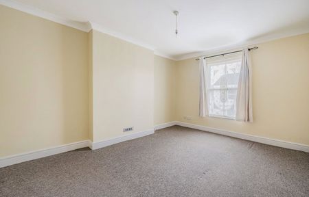Adelphi Road, Epsom, Surrey, KT17 1JB - Photo 3