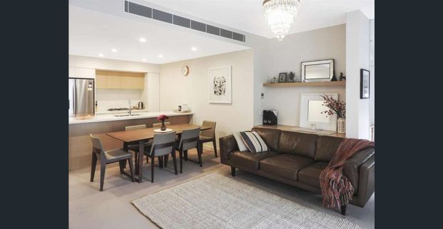 Modern 2-Bedroom Apartment in the Heart of Putney Hill - Photo 1