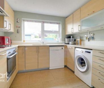 2 bedroom semi-detached house to rent - Photo 6