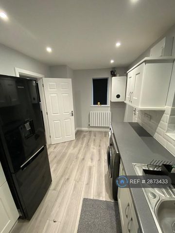 2 bedroom semi-detached house to rent - Photo 4