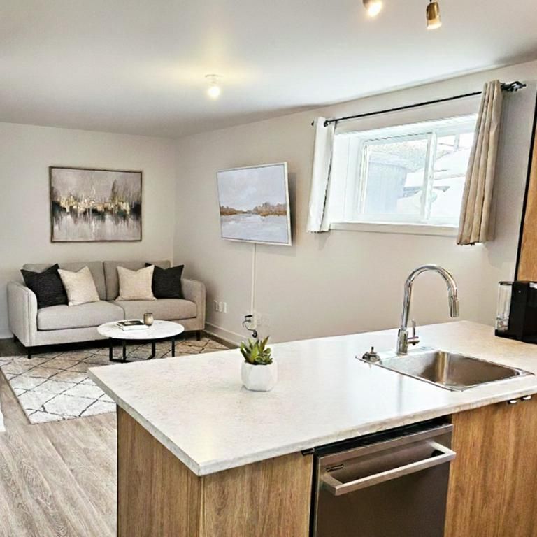 À l’état neuf, magnifique et lumineux condo 4 1/2 Rive-Nord train REM - Photo 1