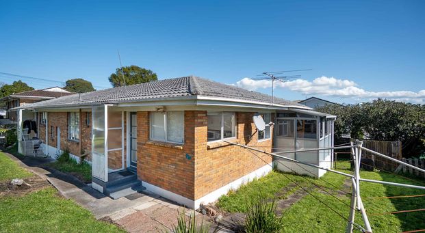 BAYSWATER BEACHSIDE LIVING AT ITS BEST - Photo 1