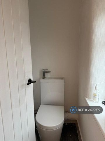 3 bedroom terraced house to rent - Photo 4