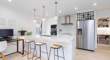 3 Bed Family Home - Photo 3