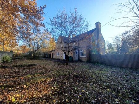 4 bedroom detached house to rent - Photo 2