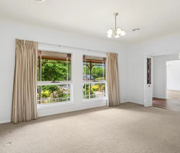 Lovingly Maintained Federation Style Home - Photo 4