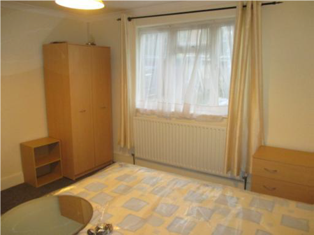 5 bedroom semi-detached house to rent - Photo 4