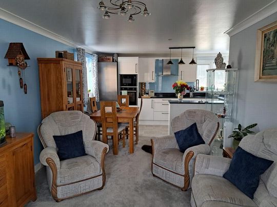 2 bedroom flat to rent - Photo 1