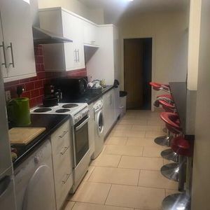**student Property**, 4 Edenmore Street, Derry, BT48 7JP - Photo 2