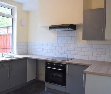 2 bedroom end of terrace house to rent - Photo 6