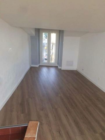 Location Autignac Maison de village quatre pièces avec terrasse - Photo 2