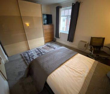 4 Bed Penthouse, Kings Hall, B13 - Photo 3