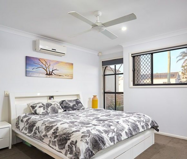 Stylish Coastal Living in a Prime Miami Location - Photo 5