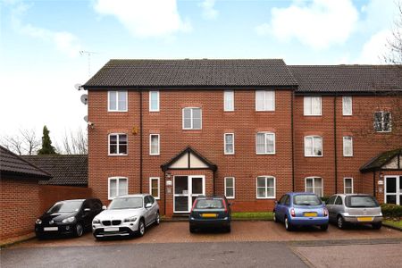 2 bedroom Flat in Admirals Court, Reading - Photo 5