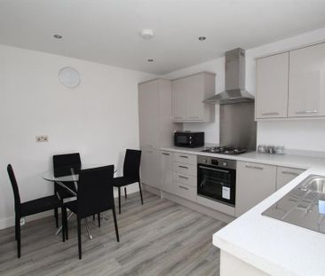 3 bedroom semi-detached house to rent - Photo 6