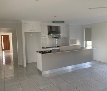 FOUR BEDROOM HOME IN ASHFIELD! - Photo 2