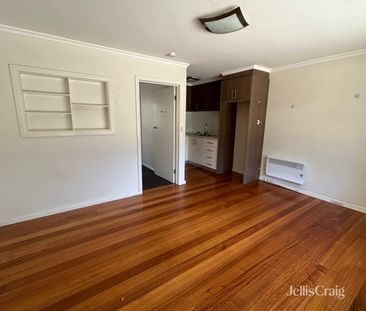 2/43 Gillies Street, Fairfield VIC 3078 - Apartment For Rent | Domain - Photo 1