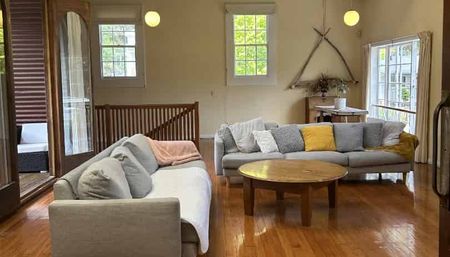 Unique Loft Style Apartment - Photo 5