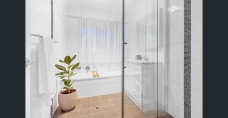 Spacious 3-Bedroom Family Home in Quiet Werrington Downs Pocket - Photo 5