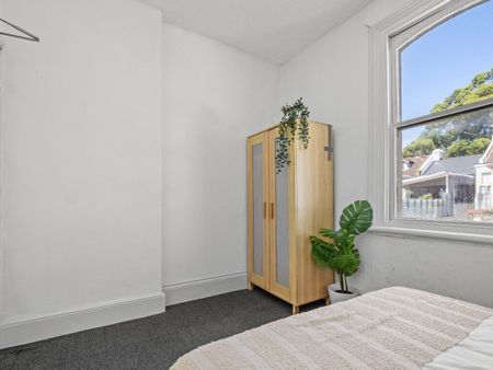 Redfern - Photo 5